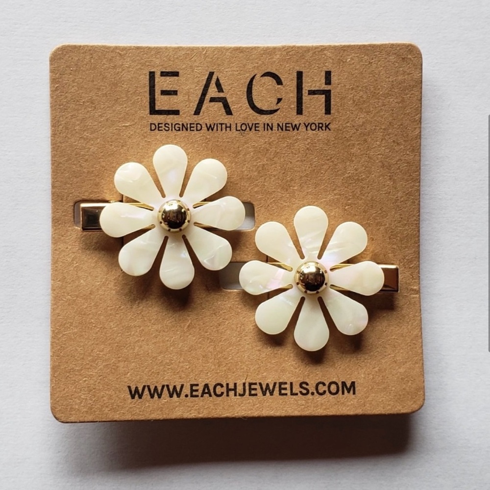 Each Jewels Floral Pearlescent Hair Clips
